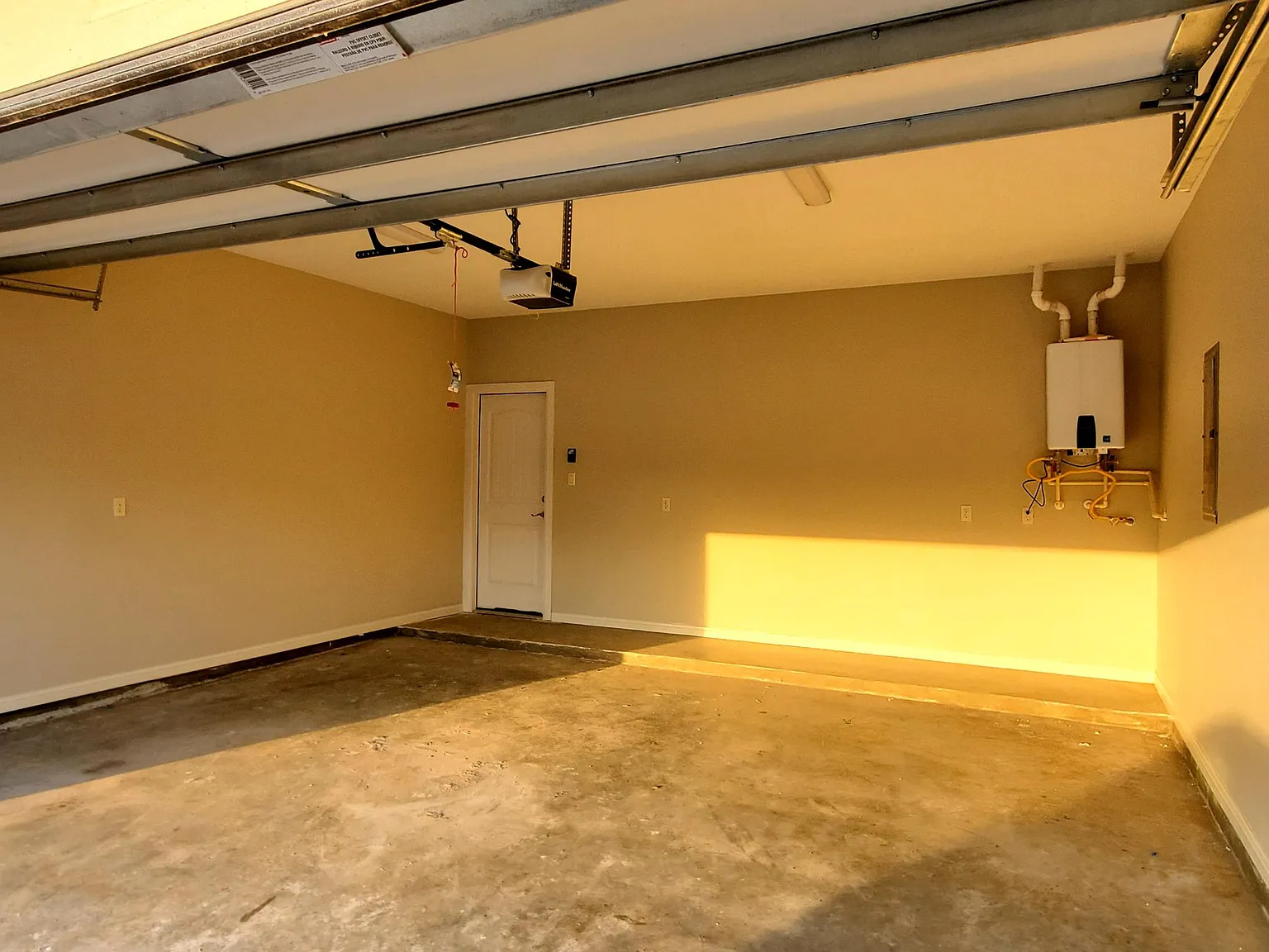 3 bed, 1760 sqft, $2,100 — Photo 4