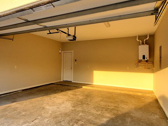4th image of 2036 Grove Ln