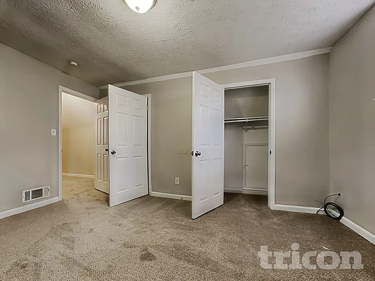 525 Windsor Dr SE — Photo 11