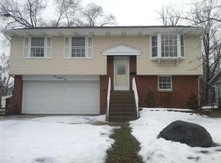 305 E Schaumburg Rd, Streamwood, IL 60107