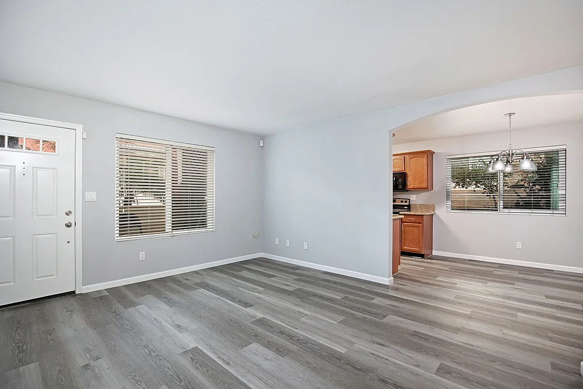 4463 Home Ave — Photo 2