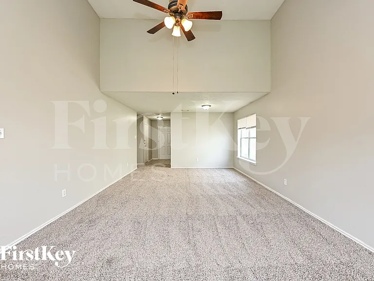 1319 Seagler Pond Ln — Photo 4