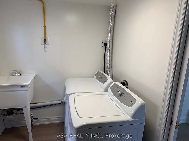 5 Navan Cres #BASEMENT — Photo 16