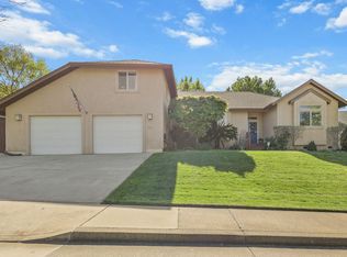 672 Reddington Dr, Redding, CA 96003