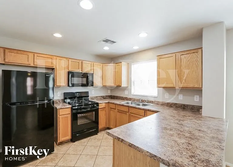 2226 S Buckaroo Trl — Photo 8