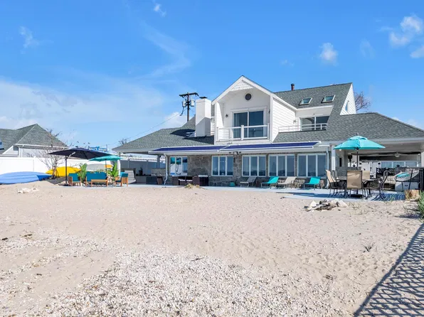 20 Greenwich Ave, Bayville, NY 11709
