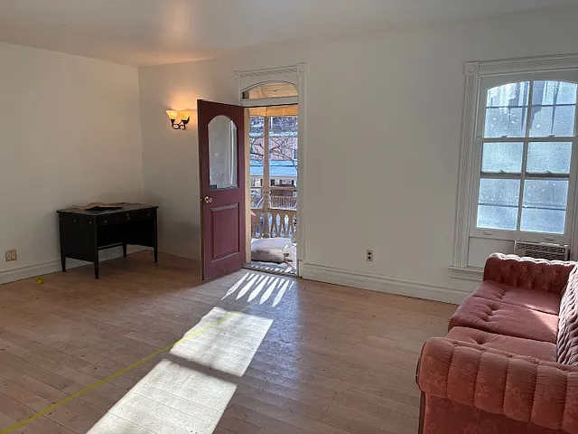 Here is the main living room unfurnished.
