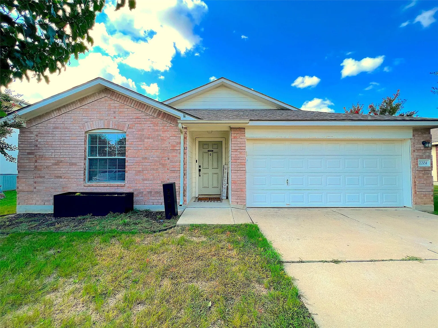 3 bed, 2.0 bath, 1398 sqft, $1,875 — Photo 3