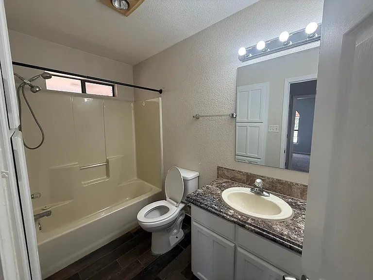 609 Montwood Dr — Photo 7