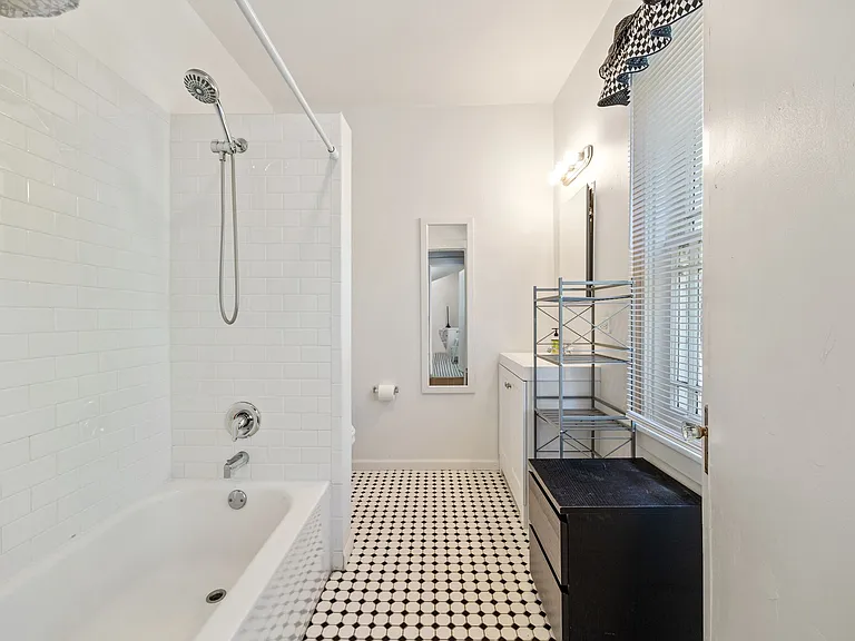 627 Library Pl — Photo 22