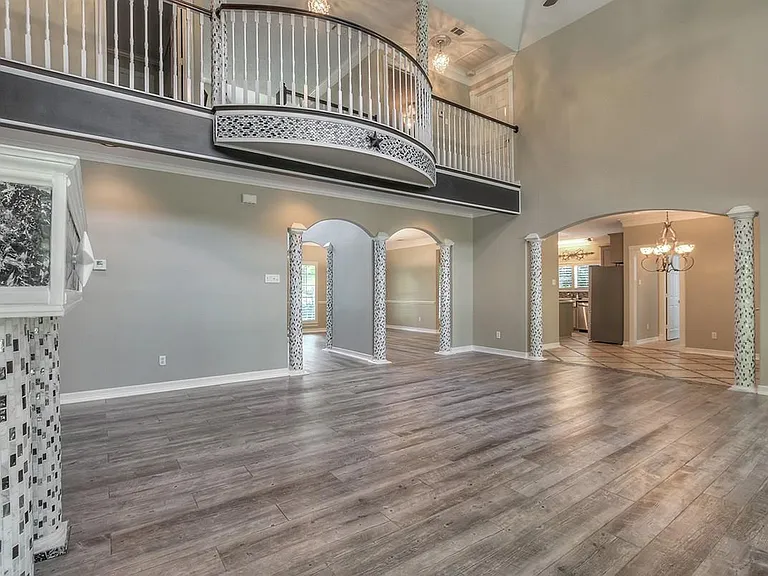 10819 Lake Windcrest — Photo 25