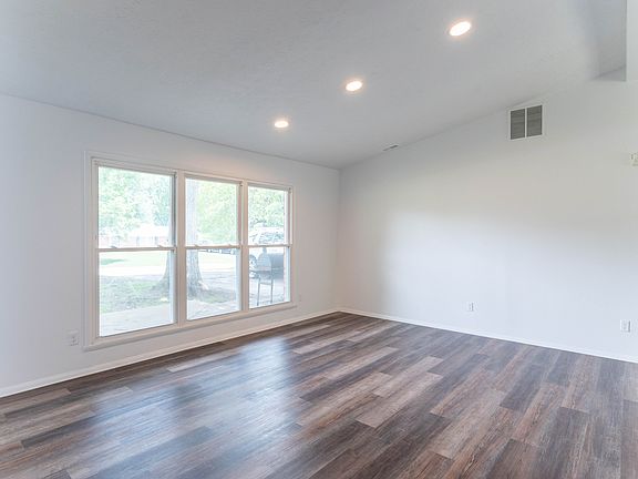 5th image of 7141 Tina Dr