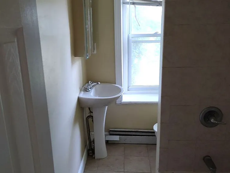 Mount Pleasant Ave W 134 — Photo 15