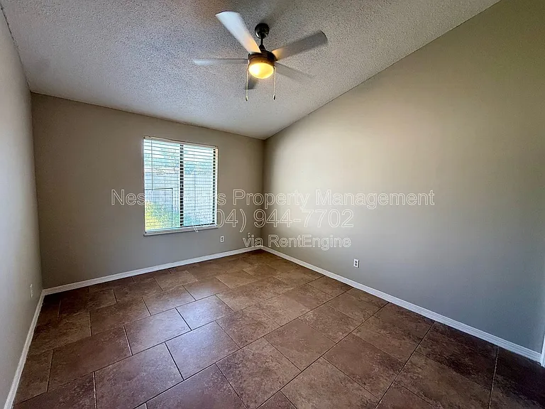 2429 Seabury Pl N — Photo 9