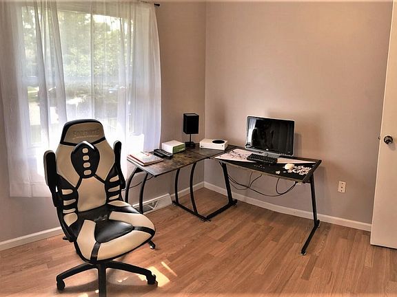 5th image of 2226 Genevieve Ln
