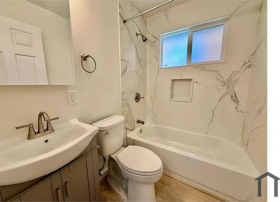 1132 Parker St #B — Photo 8