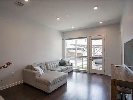 207 W Johanna St #105 — Photo 10