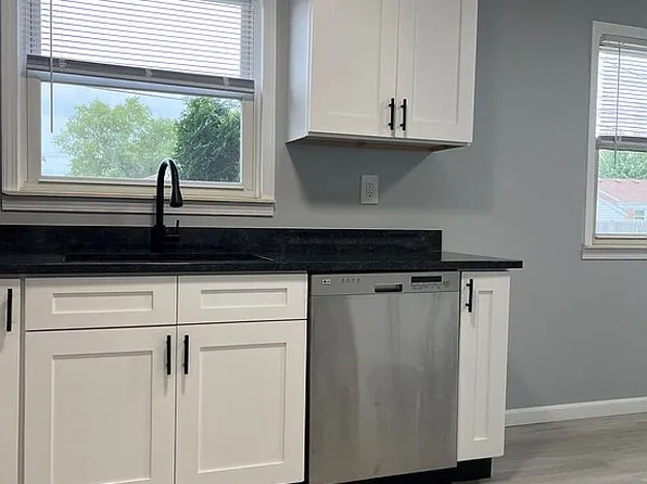25454 Pattow St, Roseville, MI 48066
