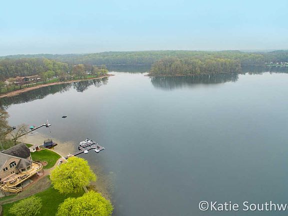2nd image of 743 Kornoelje Dr NE