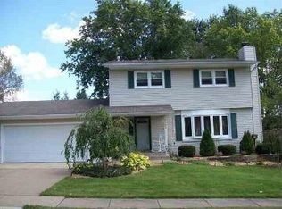 2705 Sycamore Ter, Bettendorf, IA 52722
