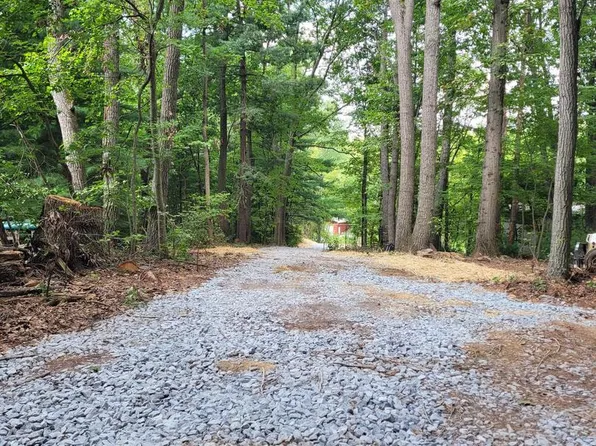 2461 Fairmount Rd, Hampstead, MD 21074