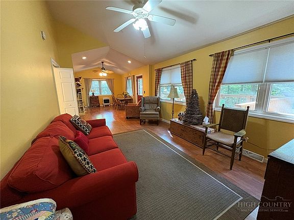 5th image of 51 Pepperidge Lane