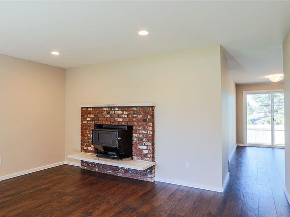 4th image of 10204 SE 205th St