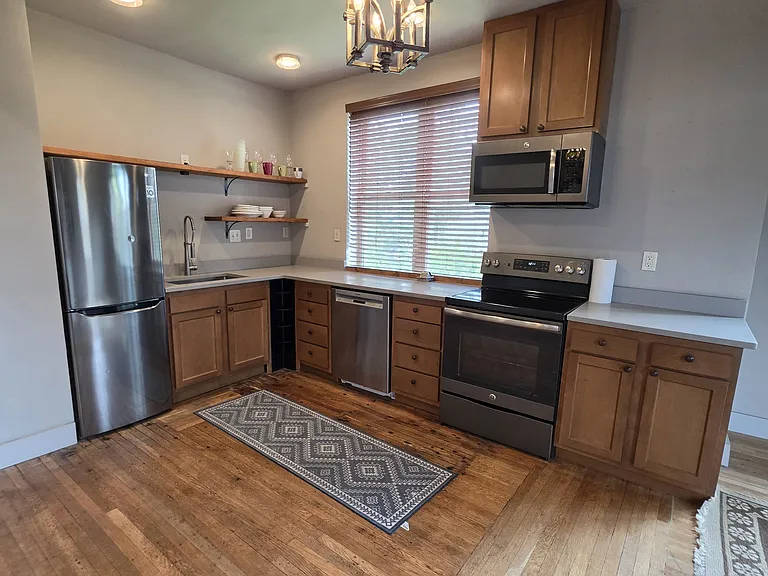 342 Forest Ave #C6 — Photo 2