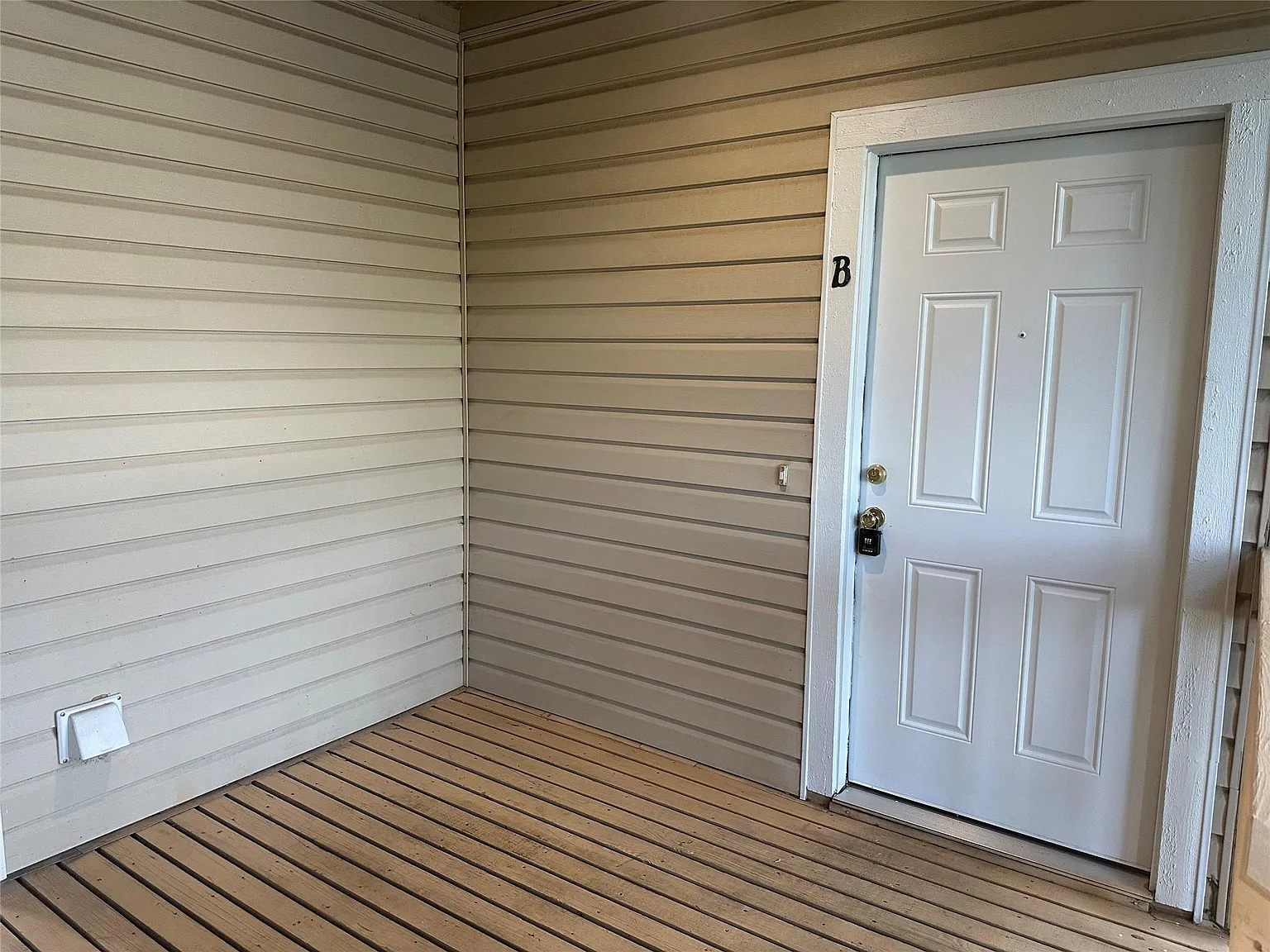 2 bed, 1.5 bath, 1074 sqft, $1,395 — Photo 2