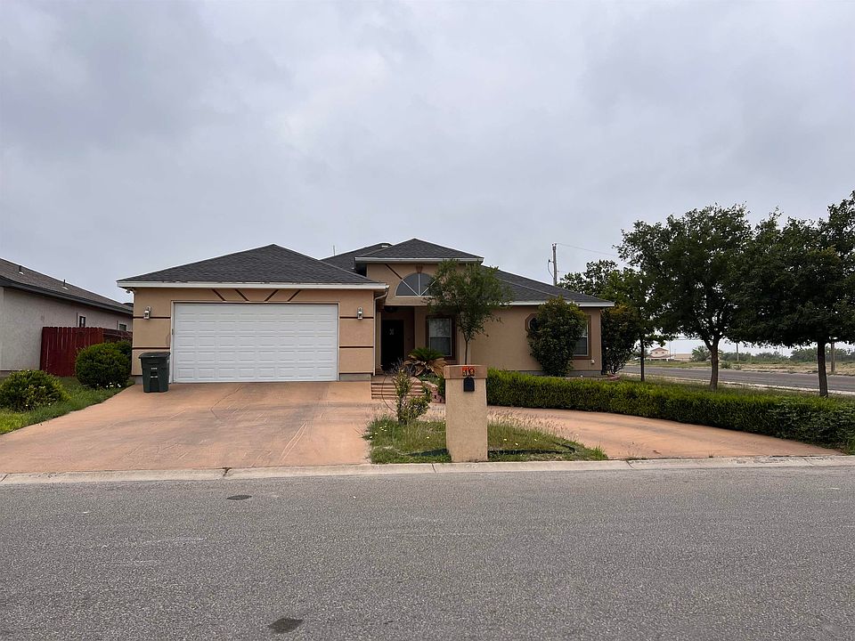 1st image of 10 Yvonne Dr