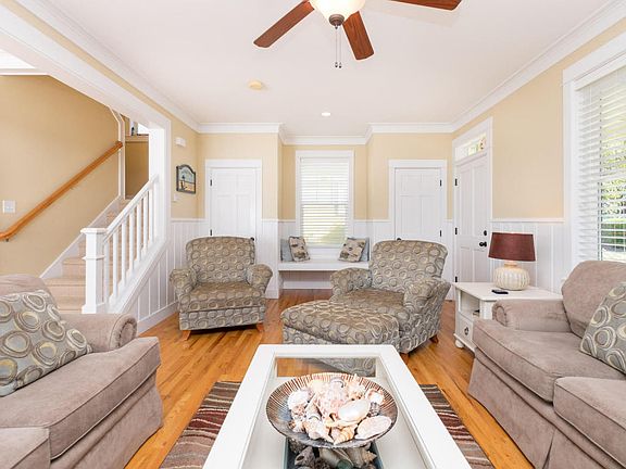 5th image of 2729 SW Beach Ave