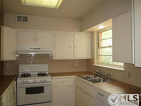 5th image of 905 Lorrie Dr