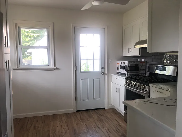 32 Farrell Ave — Photo 3