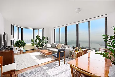 Rented by R New York