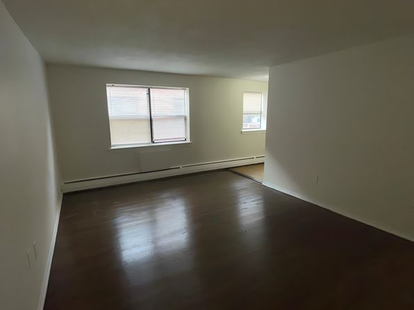243 Laurel St