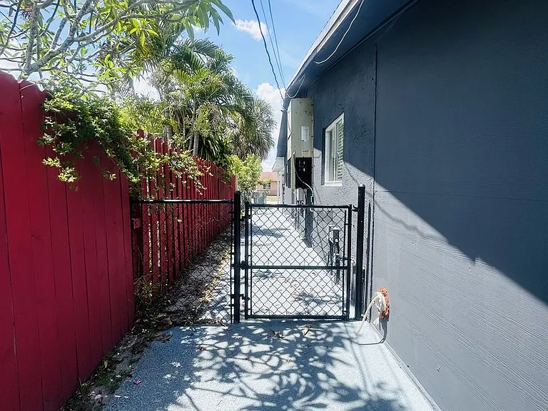 NW 57th St — Photo 23