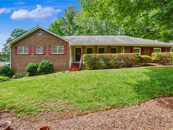 391 Beaumont Dr, Stone Mountain, GA 30087