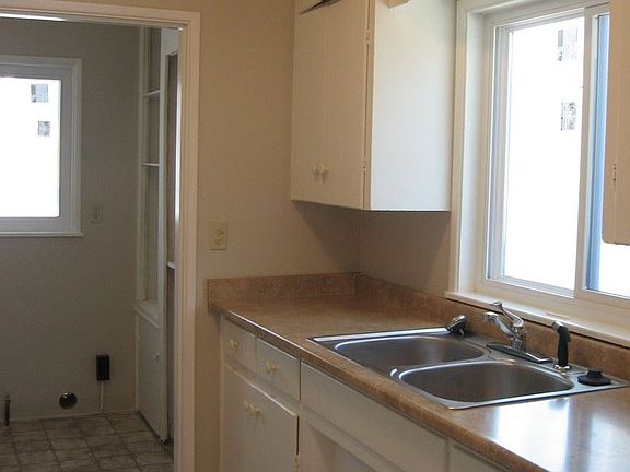 2nd image of 1090 S Sunshine Ave