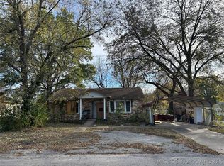902 SE 2nd St, Pryor, OK 74361