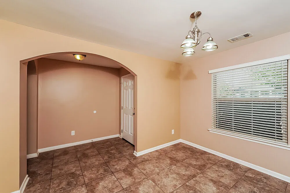4 bed, 2.0 bath, 2168 sqft, $2,020 — Photo 4
