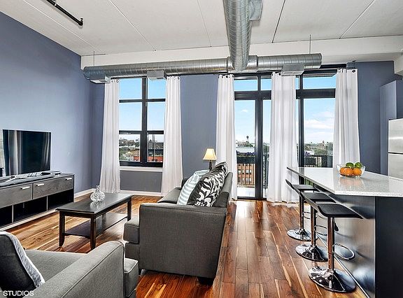 2nd image of 811 W 15th Pl Unit 714