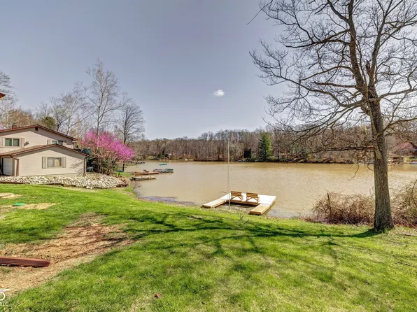 7266 Locust Lake West Dr, Spencer, IN 47460