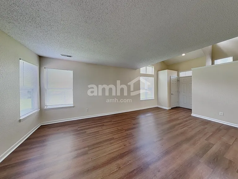 1347 Egret Ln — Photo 7