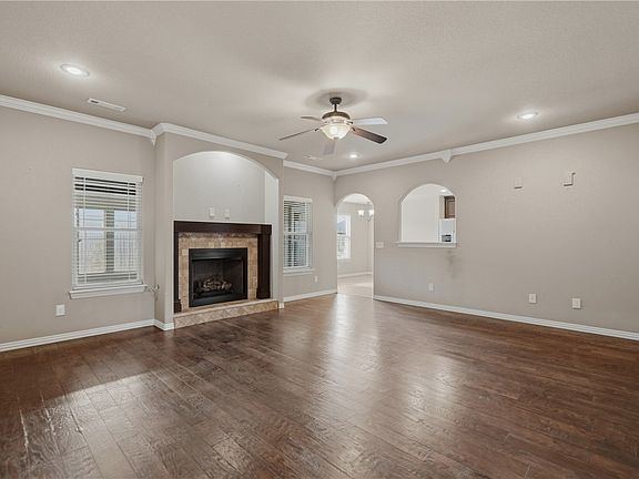 4th image of 6011 S 38th St