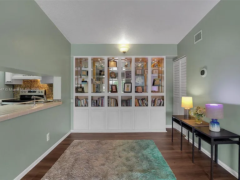2737 S Oakland Forest Dr #204 — Photo 8
