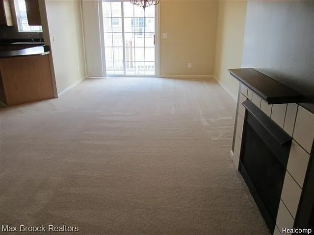 2 bed, 2.0 bath, 1242 sqft, $1,900 — Photo 3