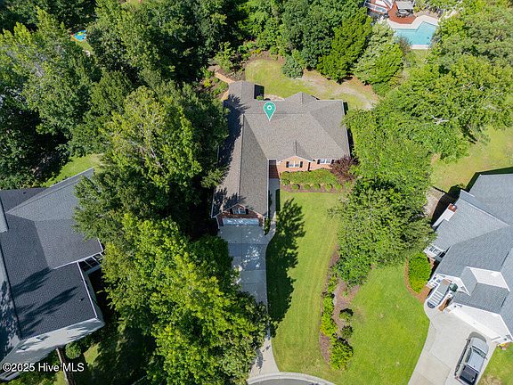2nd image of 904 Woodridge Court SE