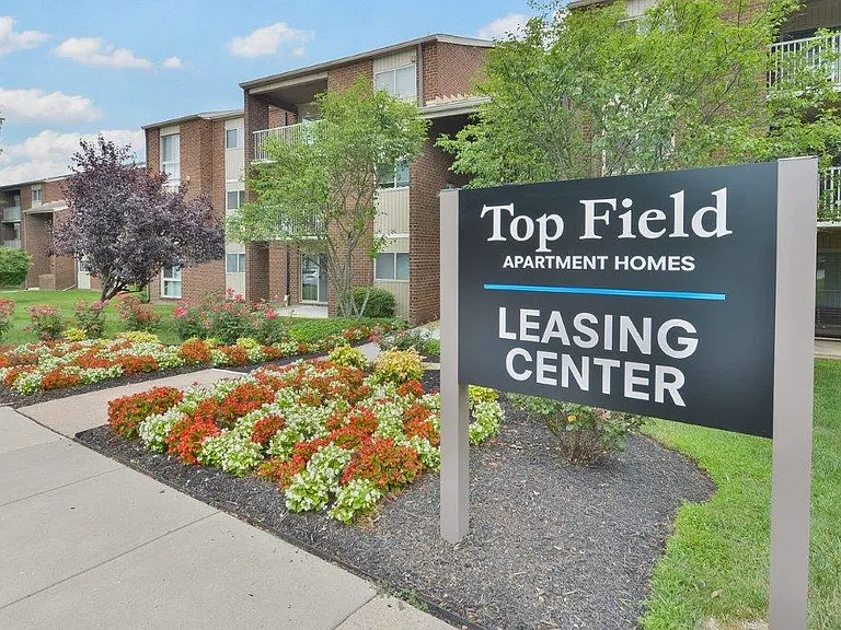 Top Field Apartment Homes — Photo 26