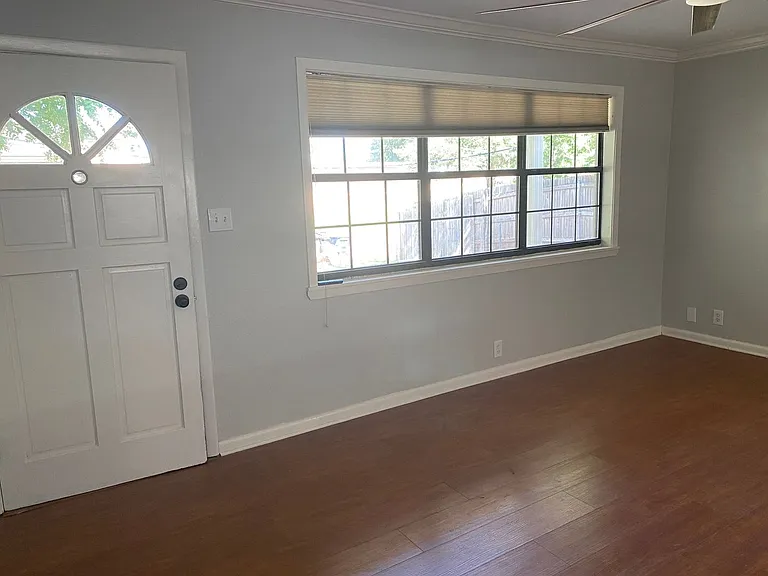 5745 Roma Dr — Photo 3