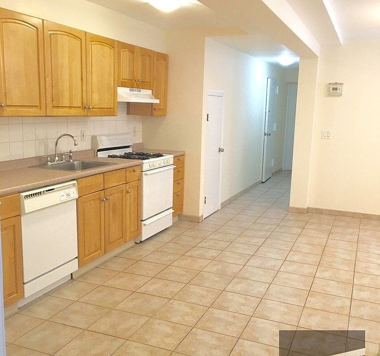 1st image of 2579 44th St